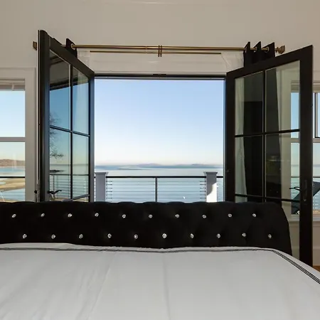 Luxury Oceanfront Bayside Jewel Villa